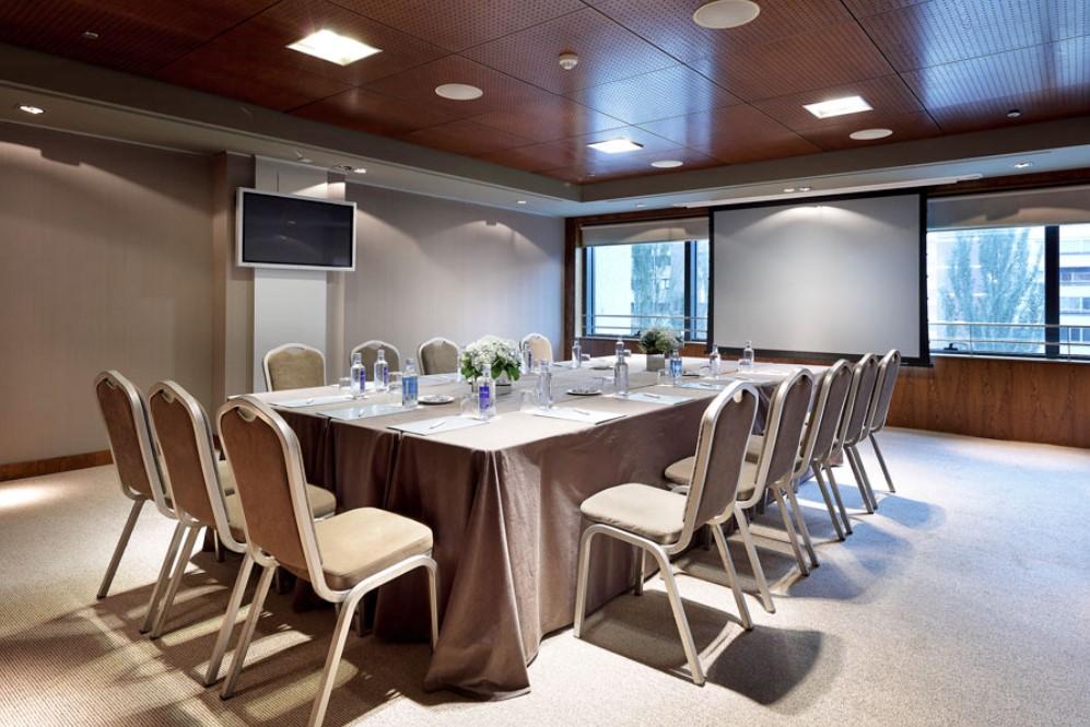Eurostars Suites Mirasierra Мадрид Екстер'єр фото Meeting room