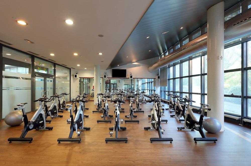 Eurostars Suites Mirasierra Мадрид Екстер'єр фото The gym at the University of Bath