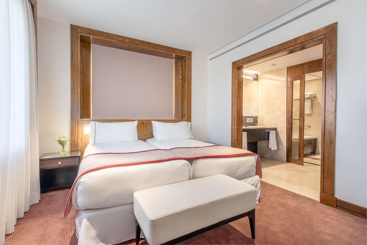 Eurostars Suites Mirasierra Мадрид Екстер'єр фото A bedroom at the hotel