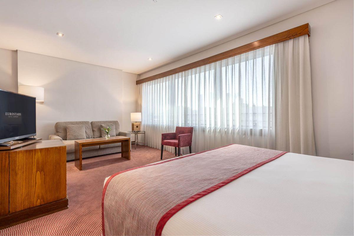 Eurostars Suites Mirasierra Мадрид Екстер'єр фото A room at the hotel