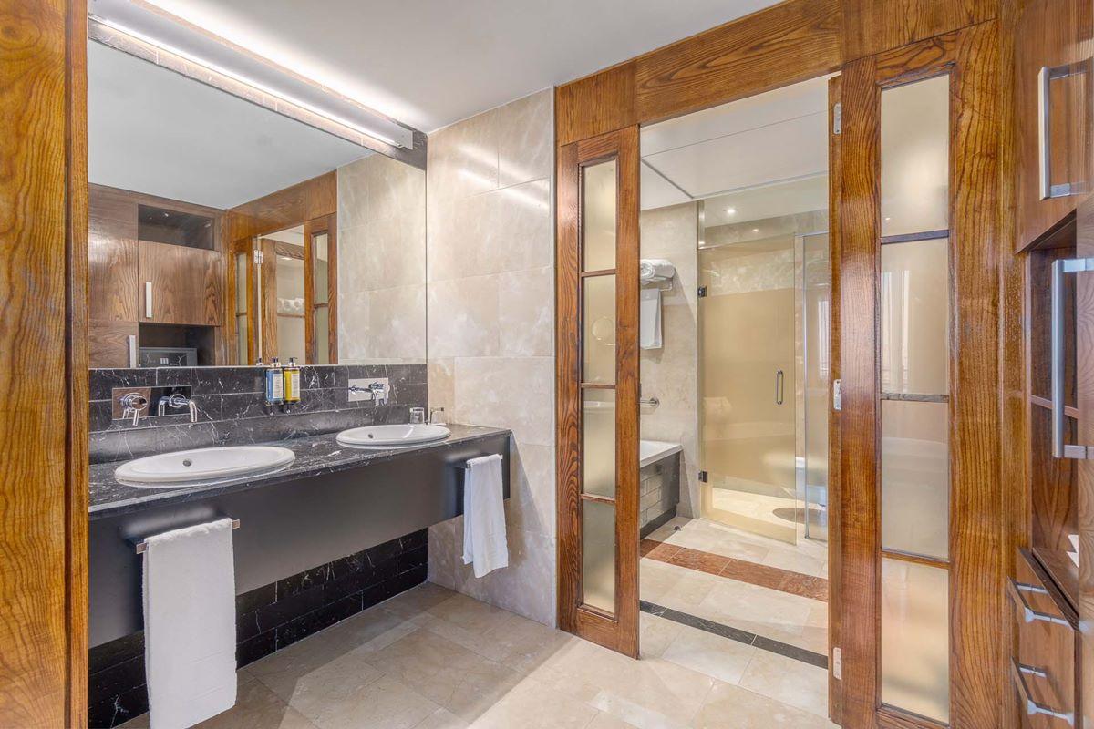 Eurostars Suites Mirasierra Мадрид Екстер'єр фото Bathroom