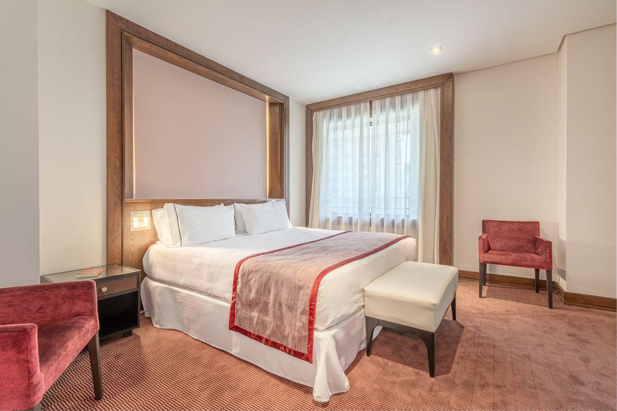 Eurostars Suites Mirasierra Мадрид Екстер'єр фото A bedroom at the hotel