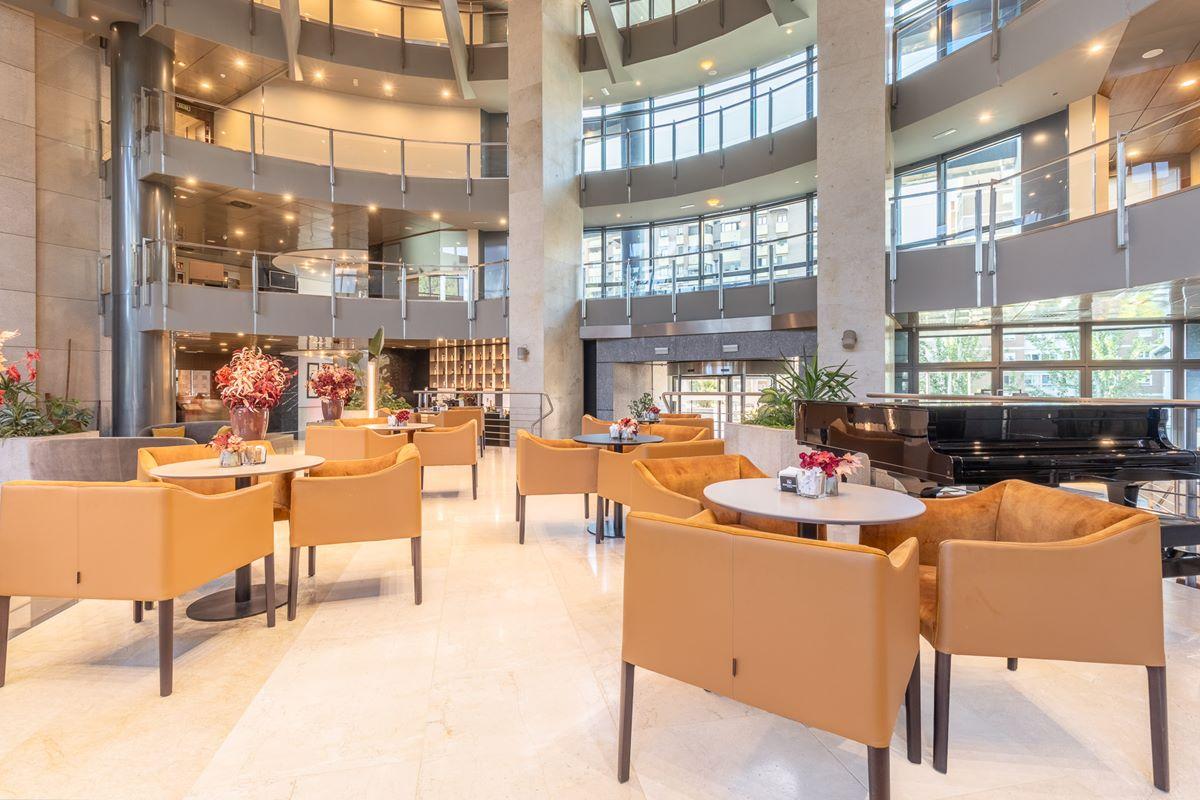 Eurostars Suites Mirasierra Мадрид Екстер'єр фото The lounge at the airport