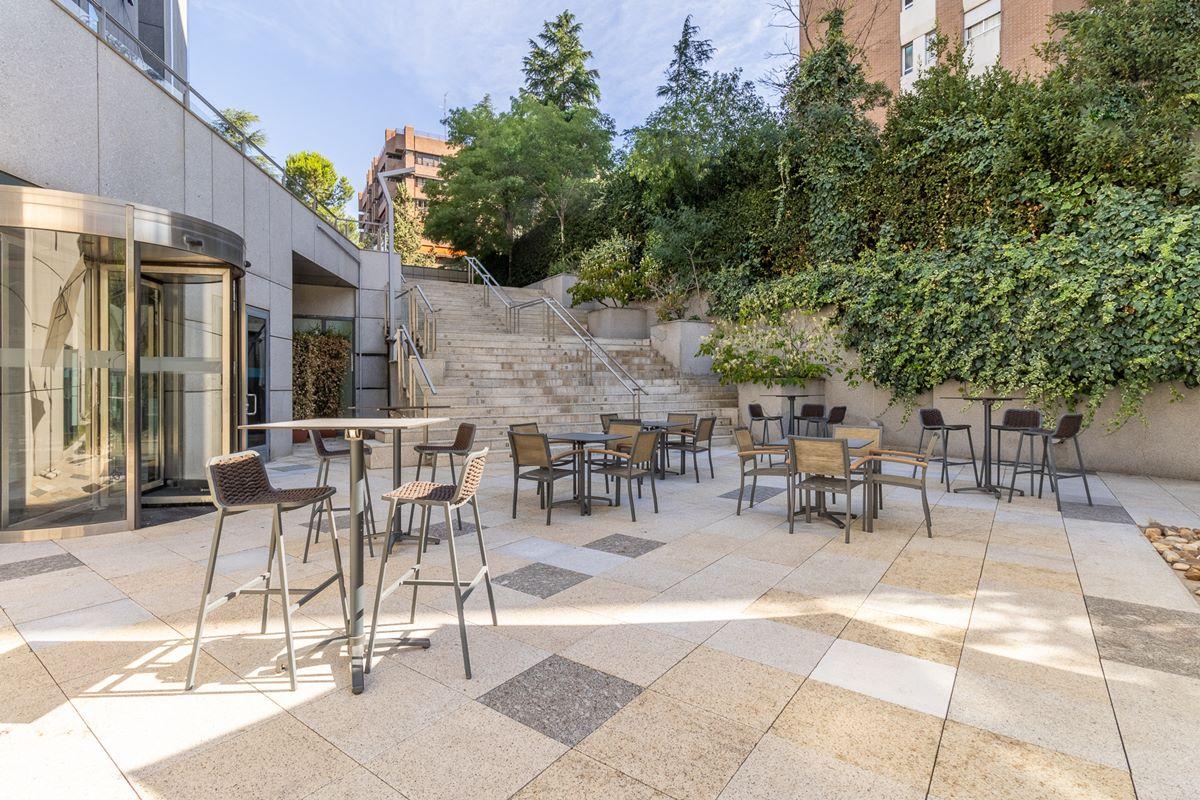 Eurostars Suites Mirasierra Мадрид Екстер'єр фото The courtyard of the museum