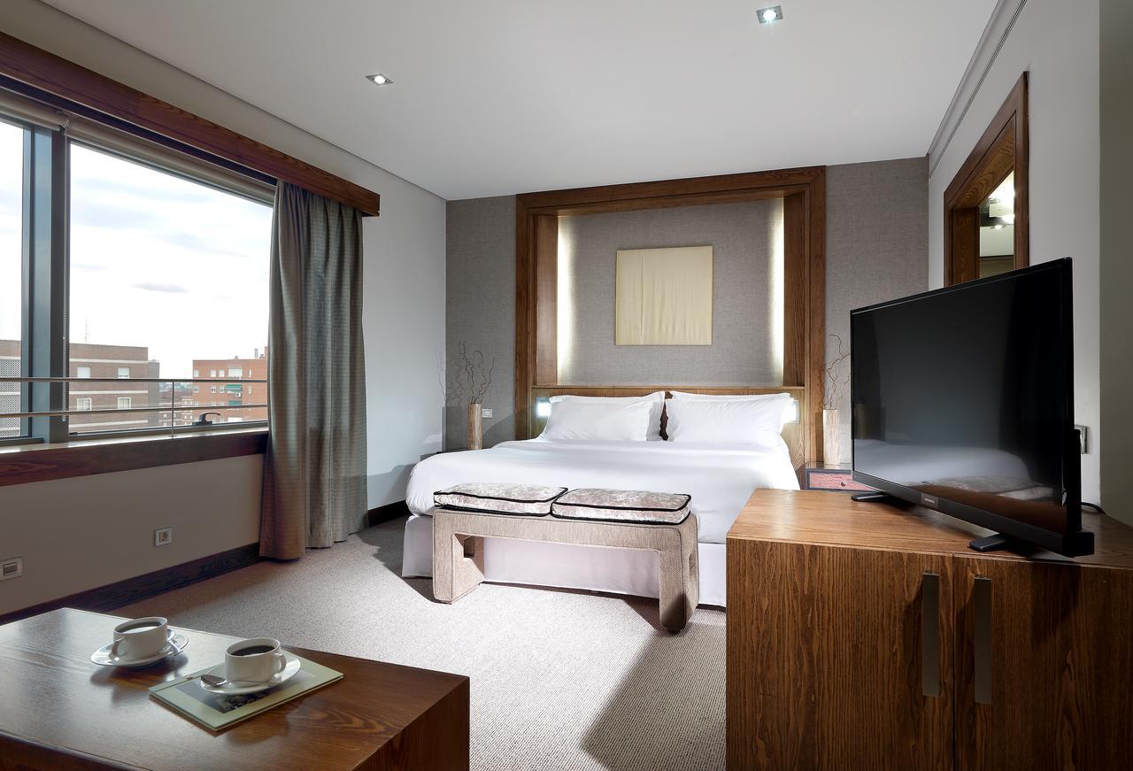 Eurostars Suites Mirasierra Мадрид Екстер'єр фото A room at the hotel